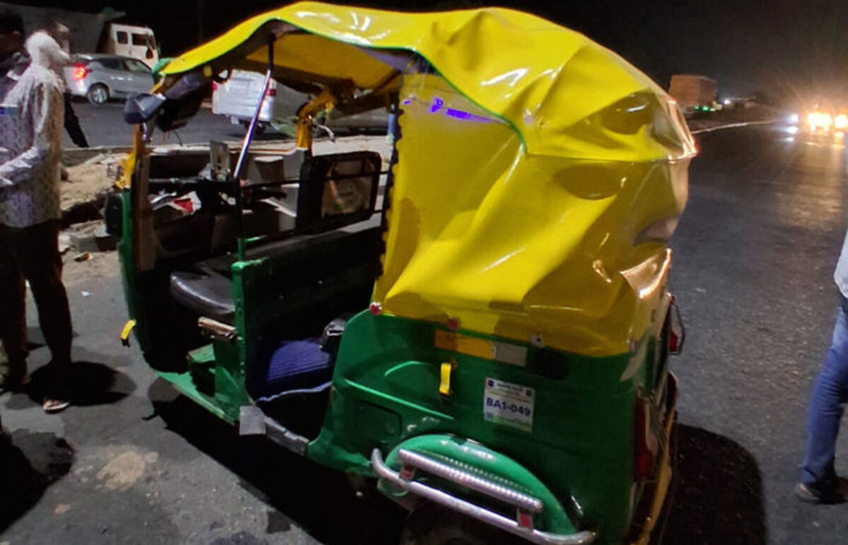 Ahmedabad: બગોદરા-બાવળા હાઇવે પર ભયાનક અકસ્માત, ટ્રાફિક જામમાંથી પરત ફરી રહેલી રિક્ષા પલટી ગઈ, જેમાં ડ્રાઇવરનું મોતઅને 5 ઘાયલ