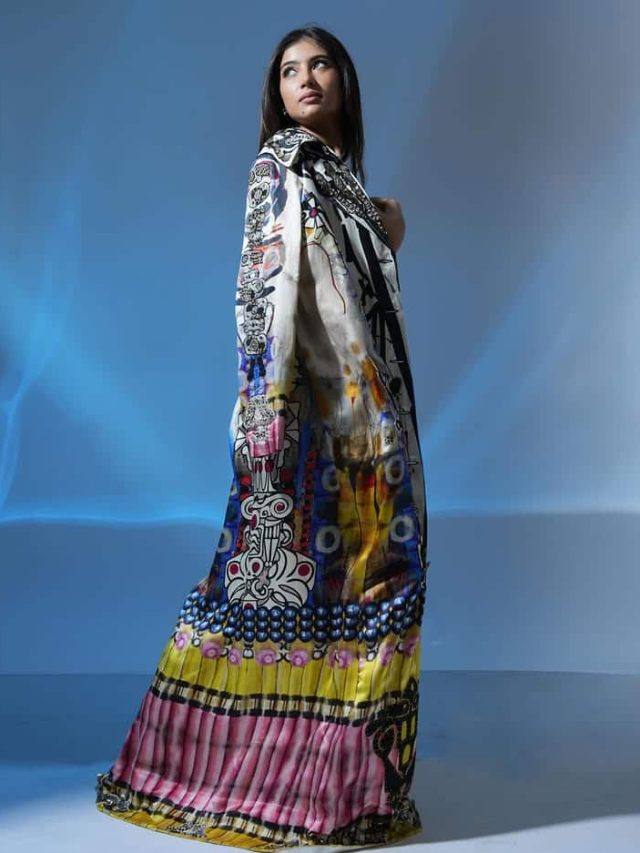 સારા અર્જુન સોશિયલ મીડિયા પર ખુબ એક્ટિવ છે