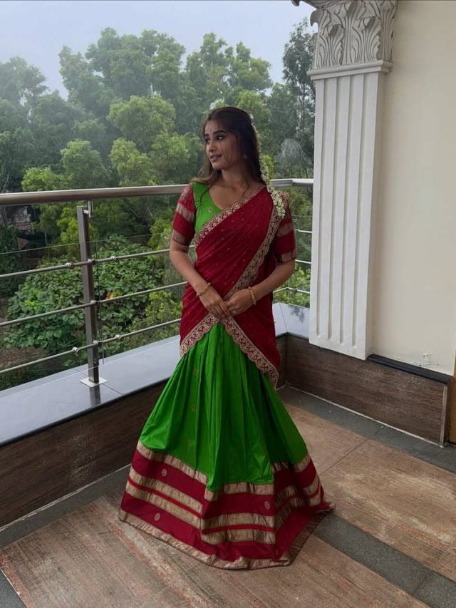 રાશા સોશિયલ મીડિયા પર ખૂબ ફેમસ અને એક્ટિવ પણ રહે છે