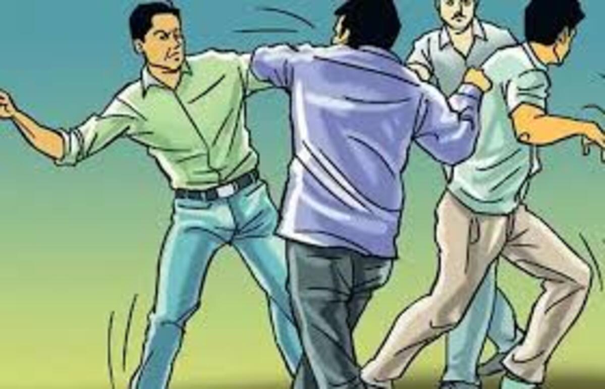 Ahmedabad: બાપુનગરમાં આઠ લોકોએ ઓફિસમાં ઘૂસીને એક યુવાનને માર માર્યો, ફરિયાદી પોતે વોન્ટેડ નીકળ્યો!