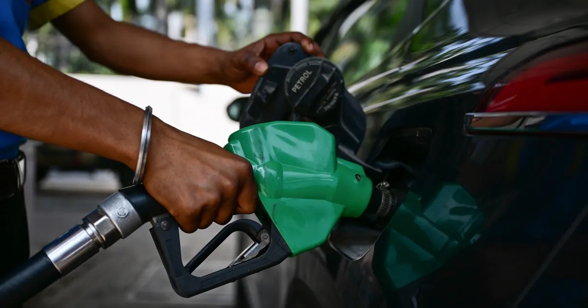 ઈરાન-ઈઝરાયલ તણાવ છતાં Pakistanમાં પેટ્રોલના ભાવમાં ઘટાડો, જાણો કિંમત