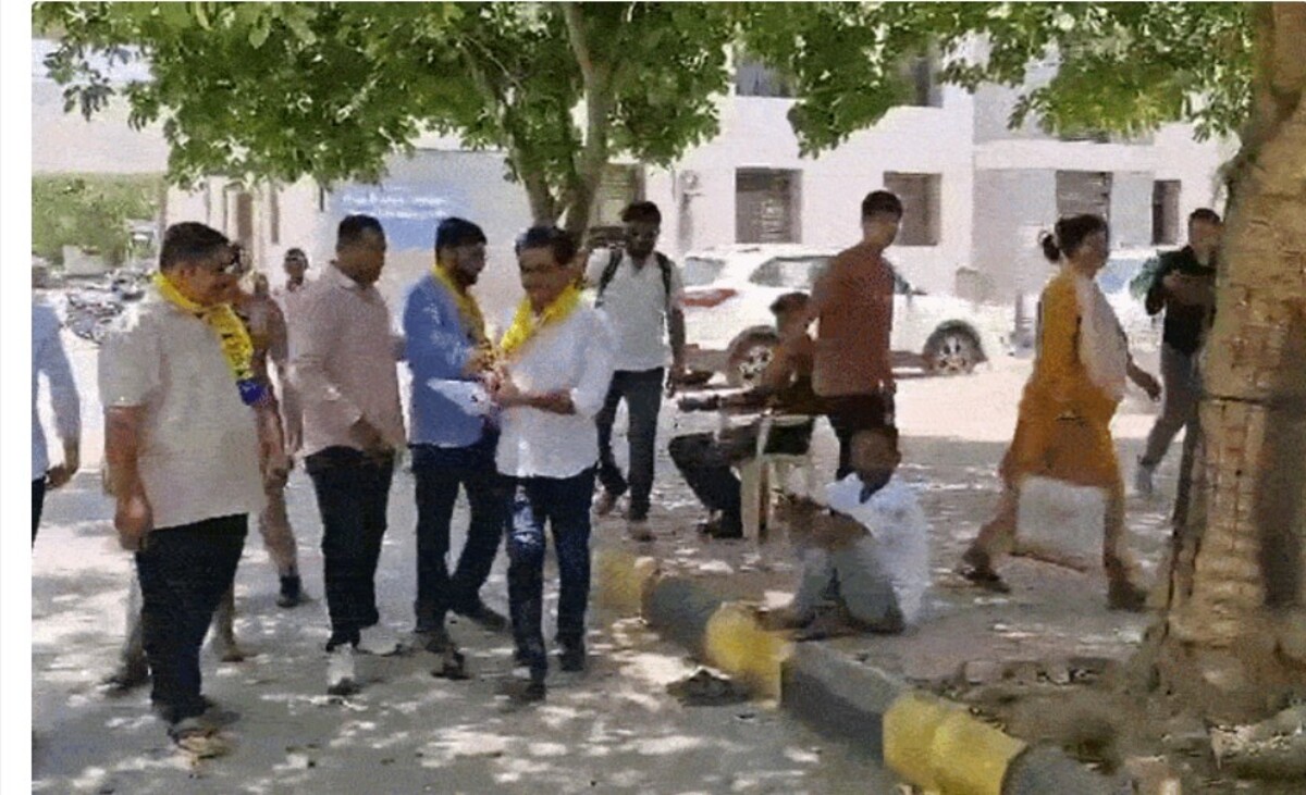 Jamnagar: પેટ્રોલ અને ડીઝલના ભાવ વધારા સામે આમ આદમી પાર્ટીનો અનોખો વિરોધ – ચોકલેટનું વિતરણ, કાર્યકરોની અટકાયત