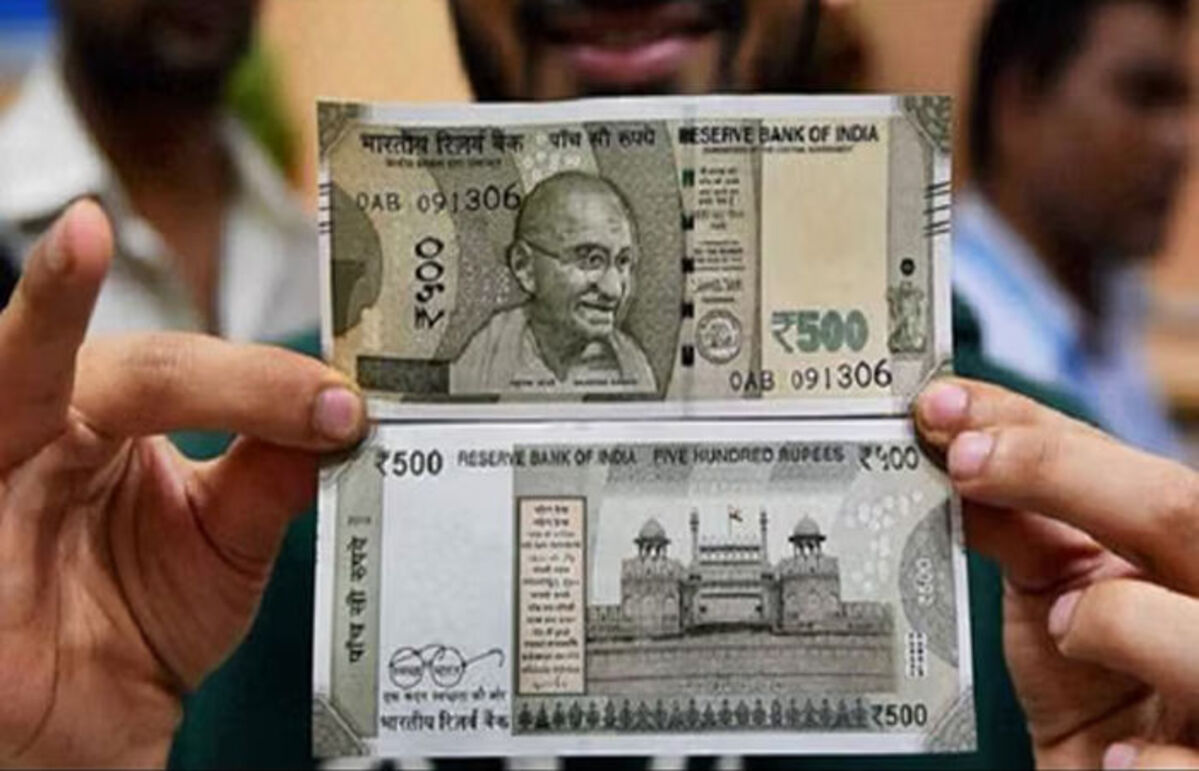 Vadodara: વલસાડના એક ગ્રાહકના બેંક ખાતામાં 20 નકલી 500 રૂપિયાની નોટો જમા કરાવીને એક અજાણ્યો વ્યક્તિ ફરાર