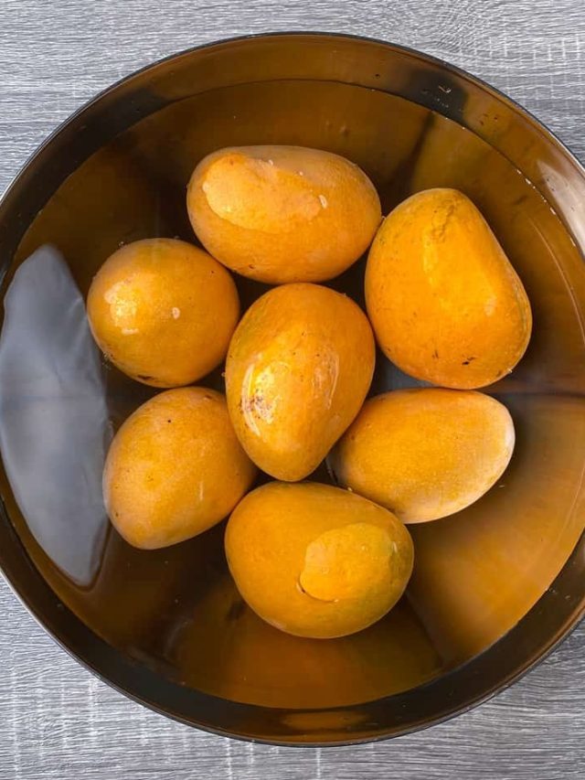 કેરી ખાવા પહેલાં પાણીમાં કેમ પલાળવામાં આવે?