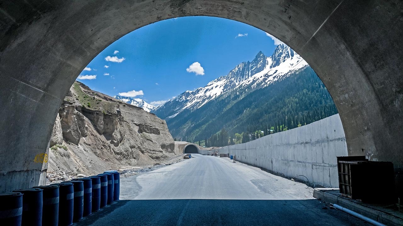 zojila tunnel: ઝોજિલા ટનલ માટે મુખ્ય સીમાચિહ્ન: એક કલાકની સફર હવે માત્ર 15 મિનિટ લે છે