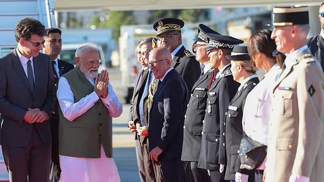 pm modi: નાઇસમાં પીએમ મોદી: ‘ભારત ઇનોવેટ્સ 2026’નો શુભારંભ અને મેક્રોન સાથે દ્વિપક્ષીય બેઠક મુખ્ય કાર્યસૂચિ