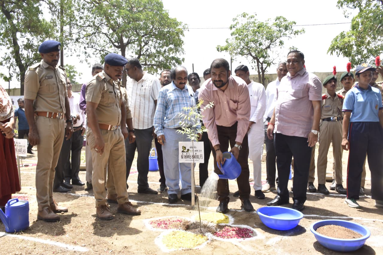 Kheda:વિશ્વ પર્યાવરણ દિવસ નિમિત્તે નડિયાદ માહિતી ભવન ખાતે રાજ્યના સૌપ્રથમ પત્રકાર વનનુ લોકાર્પણ કરાયું