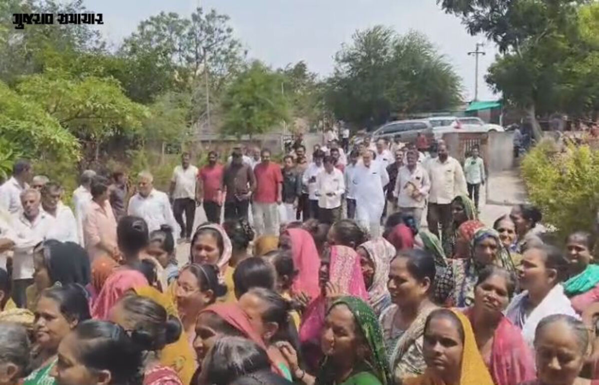 Amreli: ભાજપના શાસનમાં ભાજપના જ ધારાસભ્યો અને પૂર્વ નેતાઓએ પોલીસ સામે મોરચો માંડ્યો, જામીન પર મુક્ત થયેલા ધારાસભ્યો પણ તેમની સાથે જોડાયા!