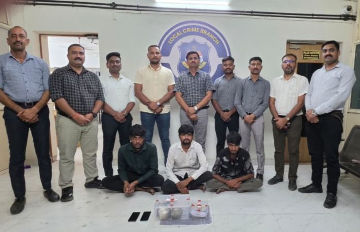 Gandhinagar: ગાંધીનગરમાં LCBના દરોડા સેક્ટર-1 ચોરીનો કેસ ઉકેલાયો, લાખો રૂપિયાના કિંમતી સામાન સાથે અમદાવાદ ગેંગના 3 સભ્યોની ધરપકડ