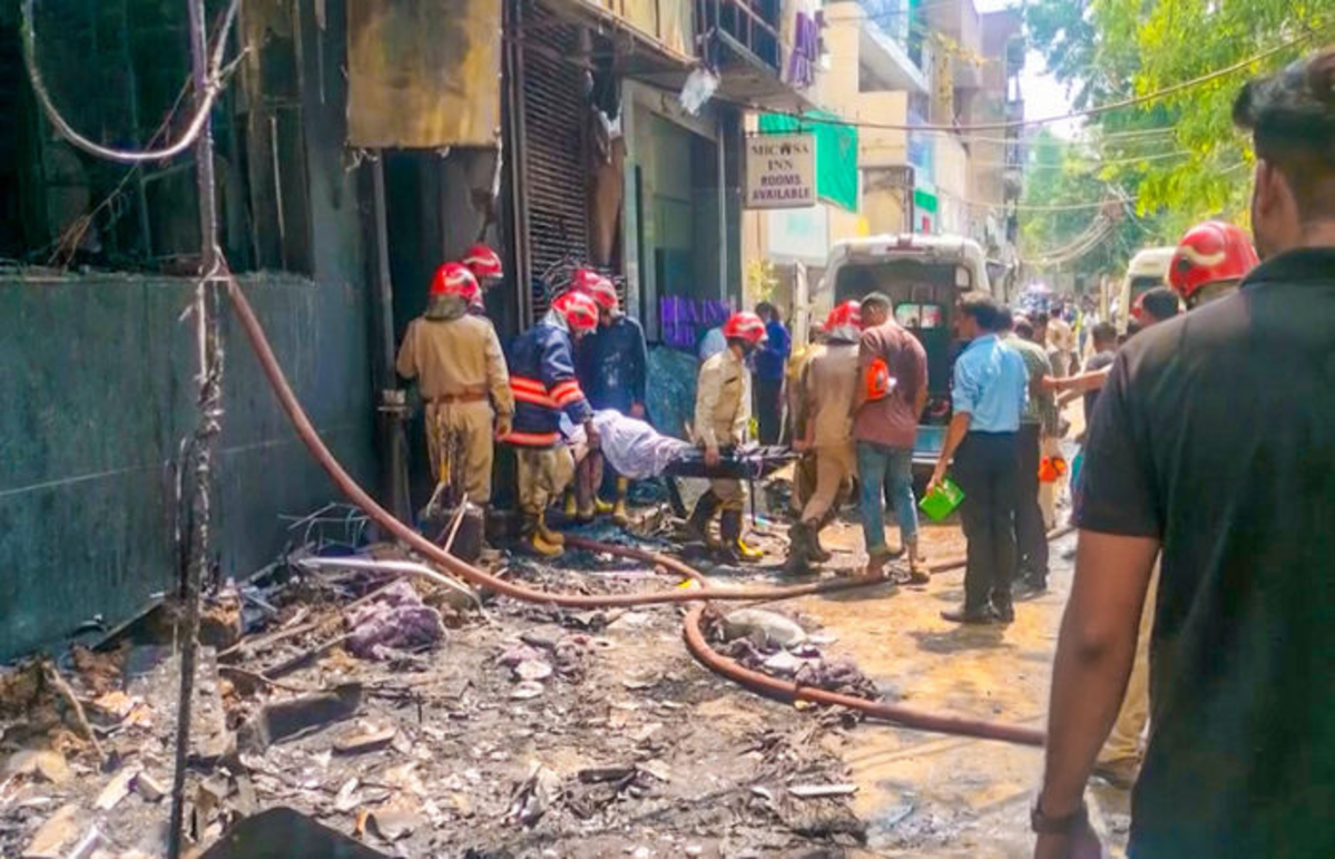 Massive fire in Delhi: હોટલ-રેસ્ટોરન્ટમાં આગ લાગવાથી 21 લોકોના મોત થયા, જેમાં મોટાભાગના વિદેશી નાગરિકો હતા.