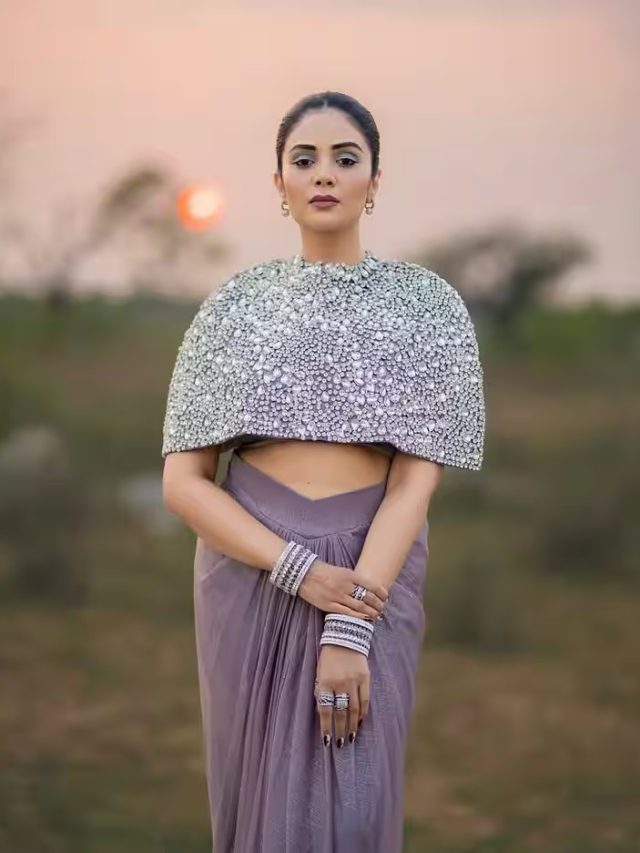 શ્રીમુખીના કિલર પોઝે ફેન્સના દિલ ધડકાવ્યા