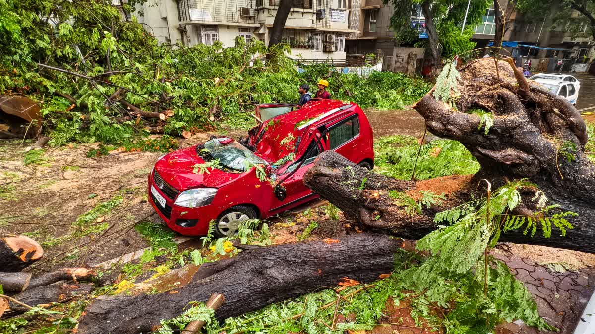 Pune: મુંબઈમાં વરસાદને કારણે ત્રણ માળની ઇમારત ધરાશાયી, 6 લોકોના મોત
