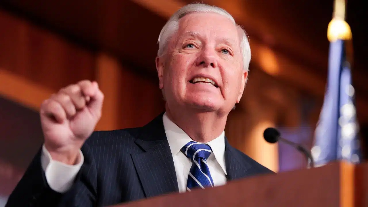 lindsey graham: જે અમેરિકન સાંસદના મૃત્યુની ઈરાન ઉજવણી કરી રહ્યું છે તે સીમાચિહ્નરૂપ સાઉદી-ઈઝરાયલ શાંતિ કરારમાં મધ્યસ્થી કરવા માટે કામ કરી રહ્યા હતા