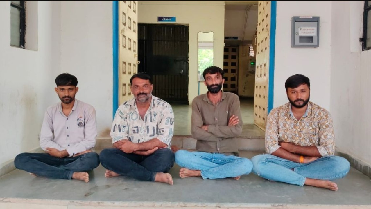 Amreli: ખાંભામાં યુવકની હત્યા કરીને નાસી ગયેલા 4 આરોપીઓની ધરપકડ