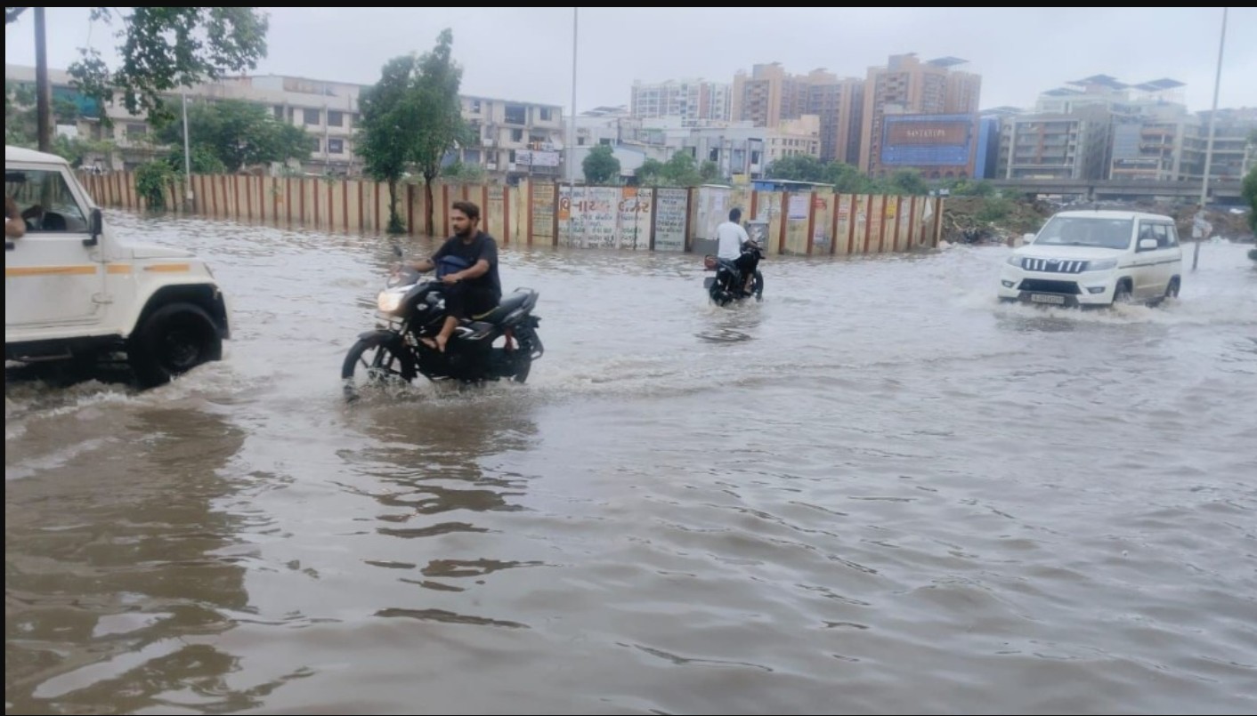 BIG NEWS: અમદાવાદ શહેરના પૂર્વ ભાગની બધી શાળાઓ આવતીકાલે ભારે વરસાદને કારણે બંધ રહેશે.