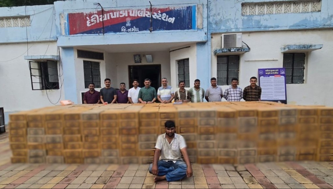 Narmada: ધનશેરા ચેકપોસ્ટ પરથી LCB ટીમે 64 લાખ રૂપિયાનો ગેરકાયદેસર દારૂ જપ્ત કર્યો, એક વ્યક્તિની ધરપકડ