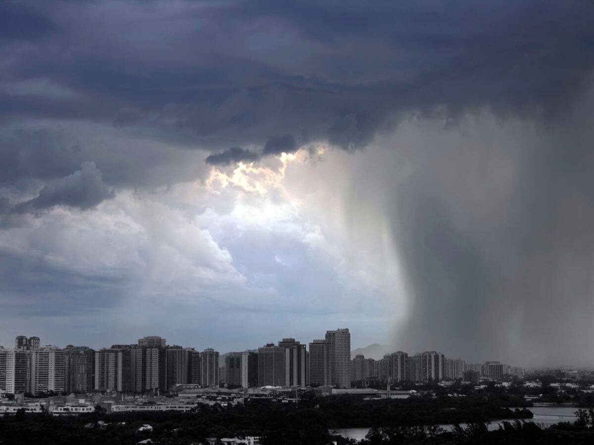 monsoon: શું ચોમાસા દરમિયાન આખા ઘરમાં ભેજ જોવા મળે છે? જાણો તેના કારણો