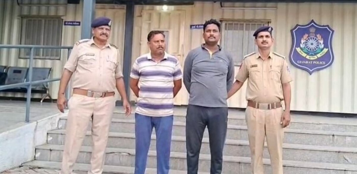 Ahmedabad: એરપોર્ટ પર 600 ગ્રામ સોનાની લૂંટના મુખ્ય સૂત્રધાર પોલીસકર્મીઓ હોવાનું બહાર આવ્યું, 3 આરોપીઓની ધરપકડ