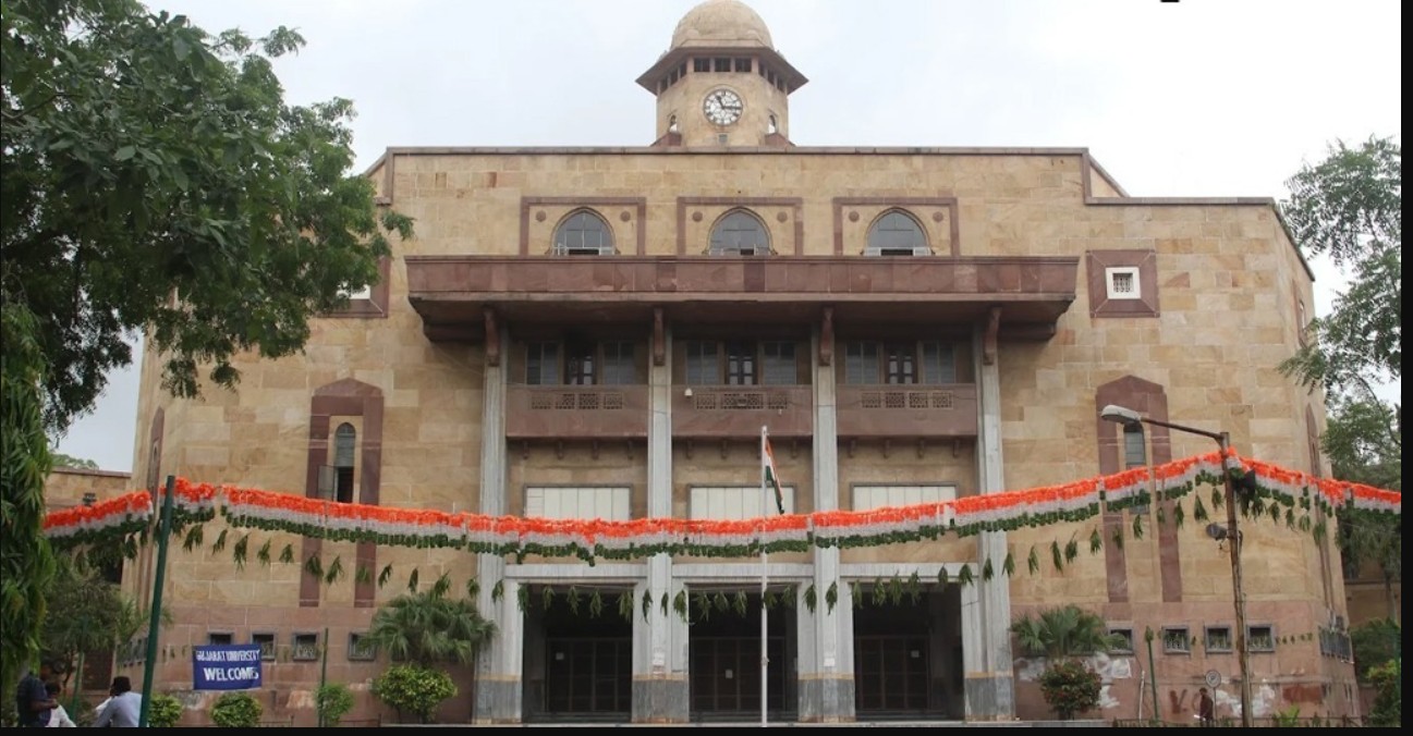 Ahmedabad: ગુજરાત યુનિવર્સિટી પ્રશાસન સામે પ્રશ્નો ઉભા થયા, ક્લાર્ક મુખ્ય પરીક્ષાનું પરિણામ ત્રણ મહિના મોડું થયું