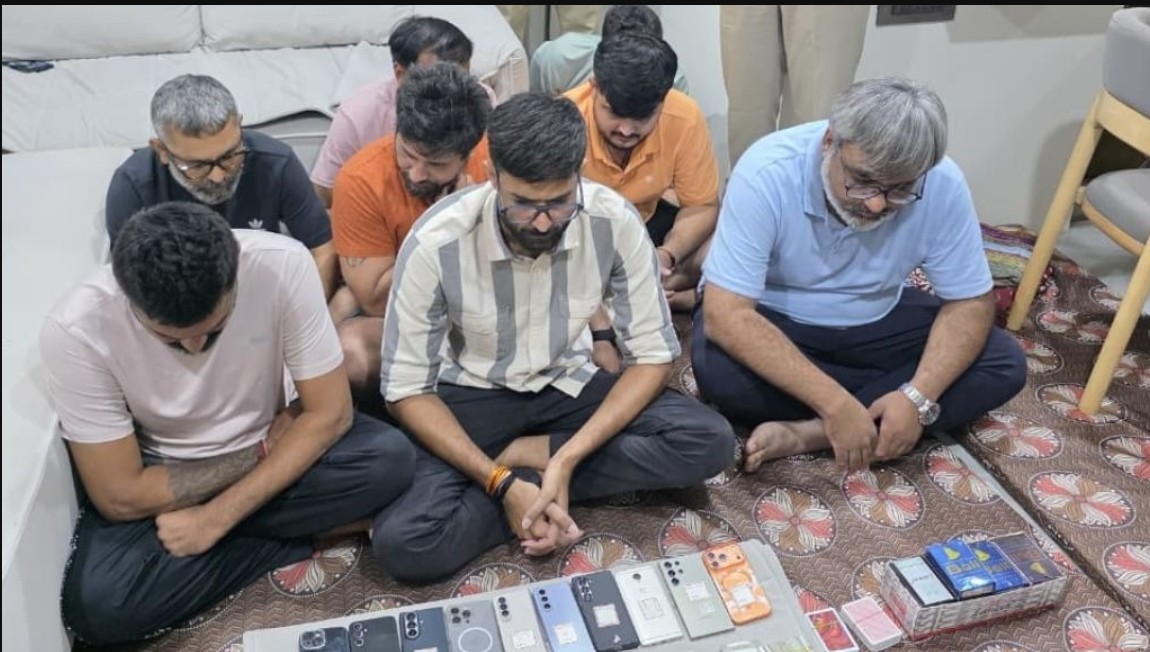 Ahmedabad: ન્યૂ રાણીપના એક ફ્લેટમાંથી ચાલતા હાઇ-પ્રોફાઇલ જુગારધામનો પર્દાફાશ, 38 લાખ રૂપિયા રોકડા સાથે 8 લોકોની ધરપકડ