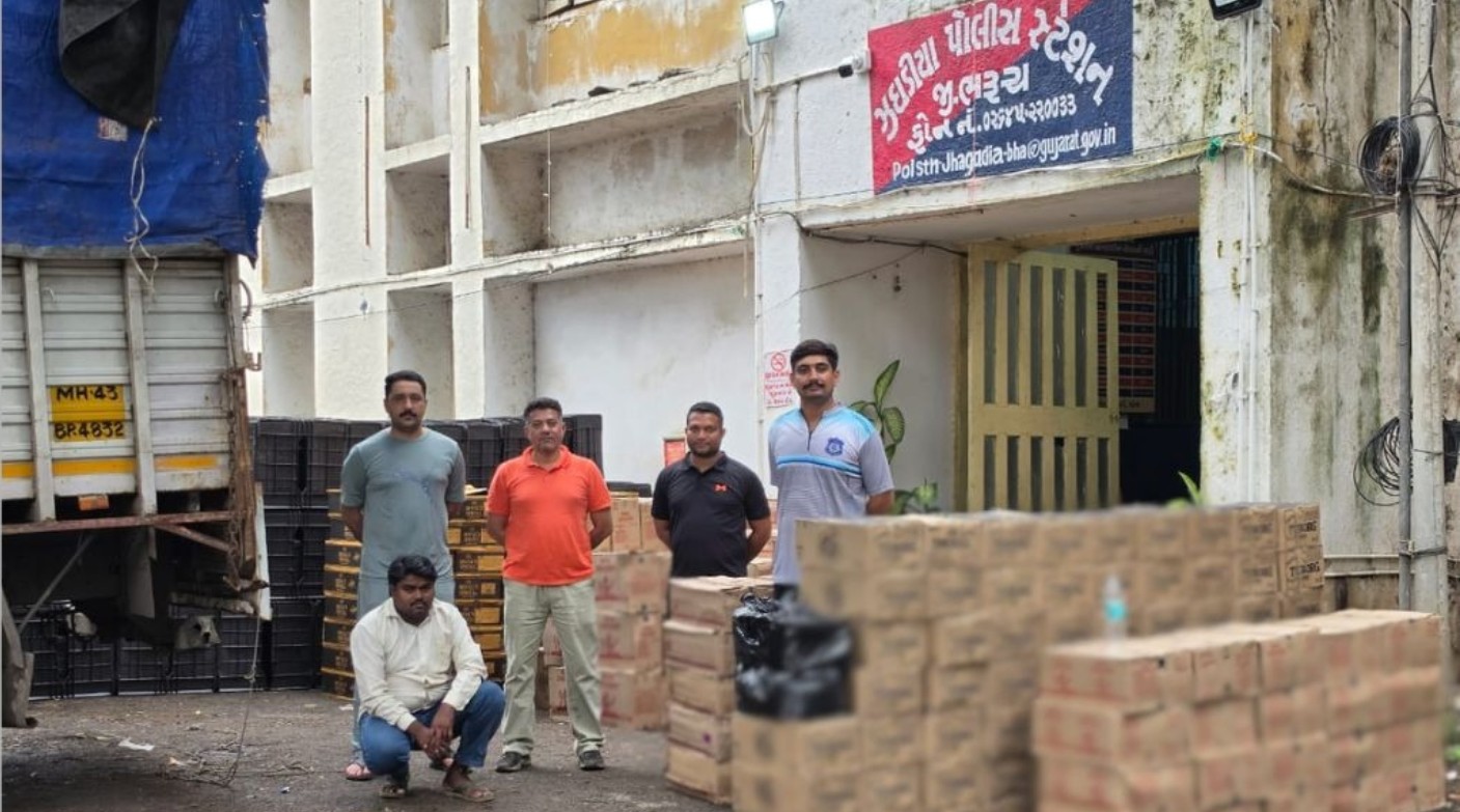 Bharuch: 32 લાખ રૂપિયાના દારૂ કેસમાં ભાજપના નેતાનું નામ સામે આવતા હોબાળો, ટ્રક જપ્ત, નેતા ફરાર