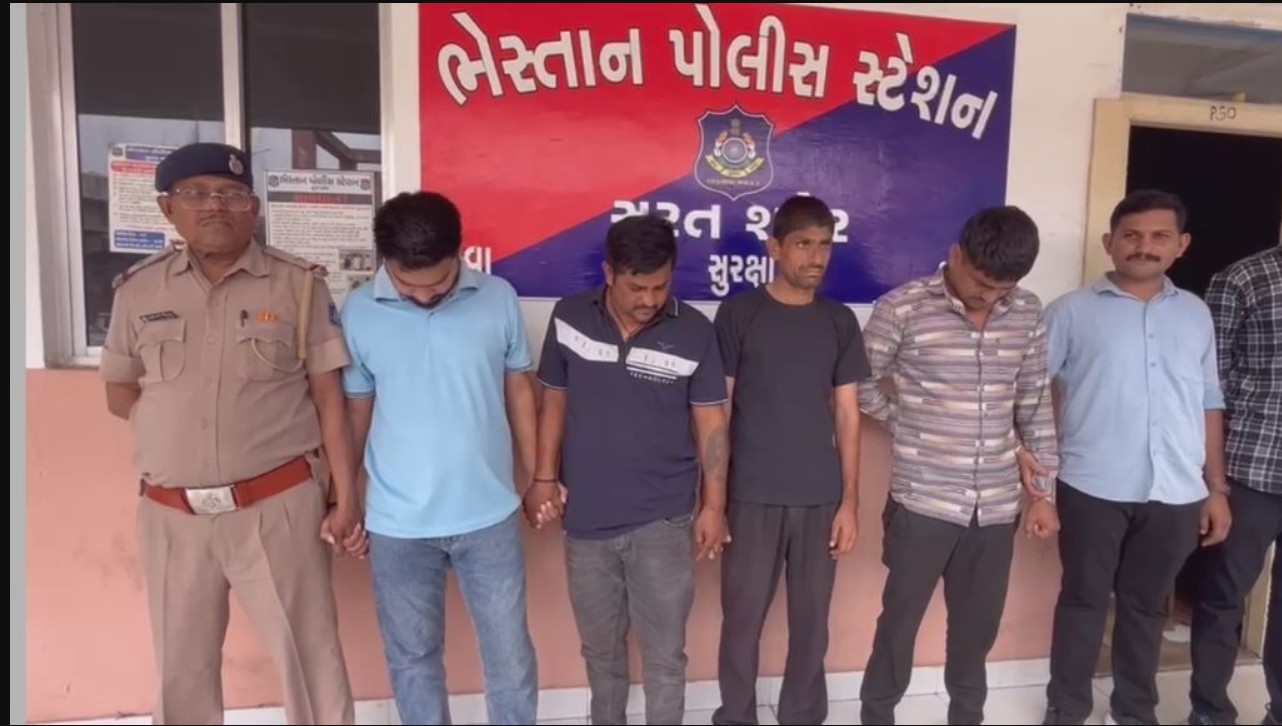 Surat: મ્યુનિસિપલ કોર્પોરેશન સ્કૂલમાં દારૂની પાર્ટી, સુરક્ષા એજન્સી શક્તિ પ્રોટેક્શનને નોટિસ ફટકારાઈ, ચાર લોકોની ધરપકડ