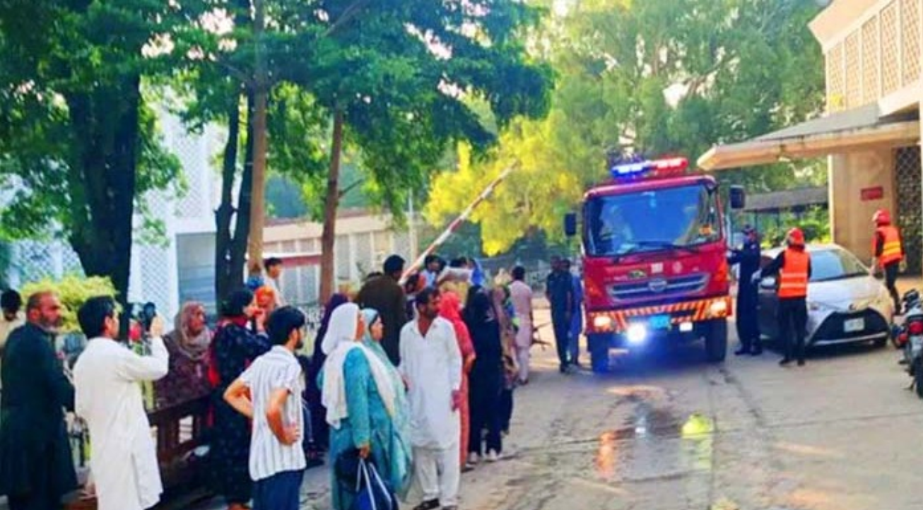 Pakistan: હોસ્પિટલમાં ભીષણ આગ, એસી કોમ્પ્રેસર ફાટવાથી 15 નવજાત શિશુઓના દુઃખદ મોત!