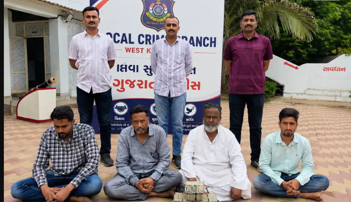 Bhuj: લોકોને સસ્તા સોનાની લાલચ આપી આચર્યુ મોટું કૌભાંડ, 4 આરોપીઓની ધરપકડ, 32 લાખ રૂપિયા રોકડા જપ્ત