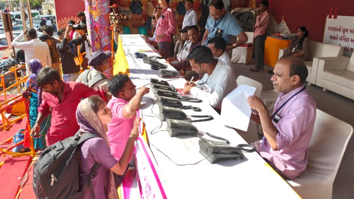 Banaskantha: અંબાજી ભાદરવી પૂનમ મહામેળો, પોલીસ દિવ્યાંગો માટે મદદરૂપ બની, મુખ્ય કંટ્રોલ રૂમ દ્વારા 2500થી વધુ ખોવાયેલા લોકોનું પરિવારો સાથે મિલન કરાવ્યું
