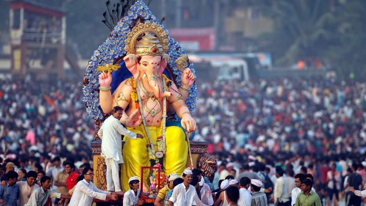 ganpati: ગણપતિની સ્થાપનાથી લઈને વિસર્જન સુધી — ગણેશ ચતુર્થીની પૂજા માટે કઈ સામગ્રીની જરૂર પડે છે?