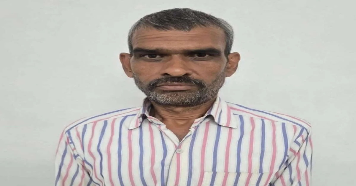 Surat: પોસ્ટમેન બનીને પોલીસે નક્સલ વિસ્તારમાં એન્ટ્રી કરી, 25 વર્ષથી ફરાર મોસ્ટ વોન્ટેડ ઝડપાયો