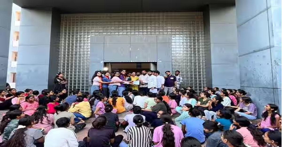 Ahmedabad: હોસ્ટેલના ખોરાકમાં મળ્યો કાનખજુરો;વિદ્યાર્થીઓએ વિરોધ કર્યો, એજન્સીને 25,000 નો દંડ ફટકાર્યો