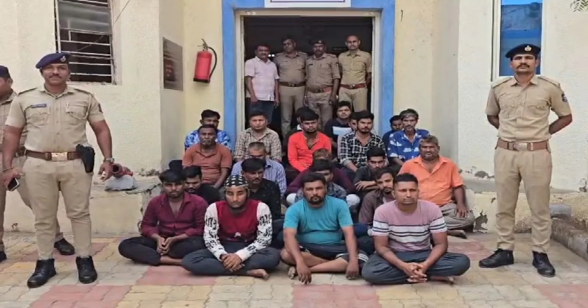 Khambhat: આરોપીને પકડવા ગઈ પોલીસ પર પથ્થરમારો, ટોળાએ કસ્ટડીમાંથી છોડાવ્યો; 23 ઝડપાયા