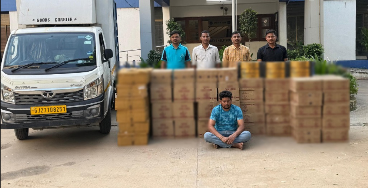 Ahmedabad: ગાંધીનગર-અમદાવાદ ડિલિવરી વાન દારૂની હેરાફેરી કરતી પકડાઈ, ડ્રાઈવરને એક ટ્રીપ માટે 10,000 રૂપિયા મળ્યા