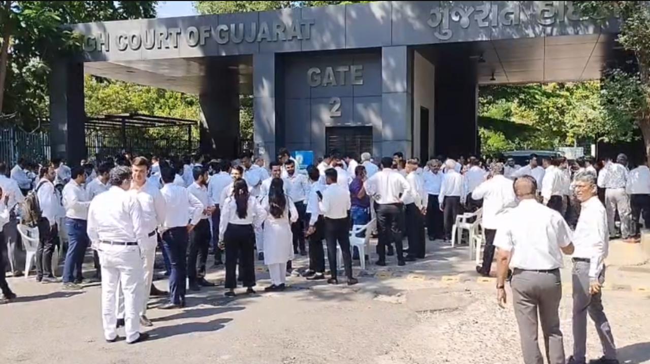 Gujarat: ગુજરાતભરની અદાલતોમાં કામકાજ ઠપ્પ!, ‘ભાડા બિલ 2026’ના વિરોધમાં વકીલ સંગઠનો અનિશ્ચિત મુદતની હડતાળ પર ઉતર્યા