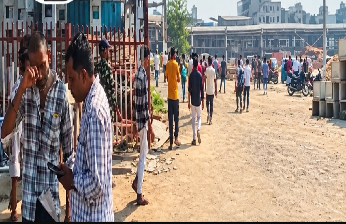 Surat: કામદારોનું ‘ગામે ચલો’ આંદોલન, વધતા વિવાદ અને કાપડ ઉદ્યોગ તૂટી પડવાની આશંકા વચ્ચે, કેન્દ્રીય કાપડ મંત્રી સુરત પહોંચ્યા