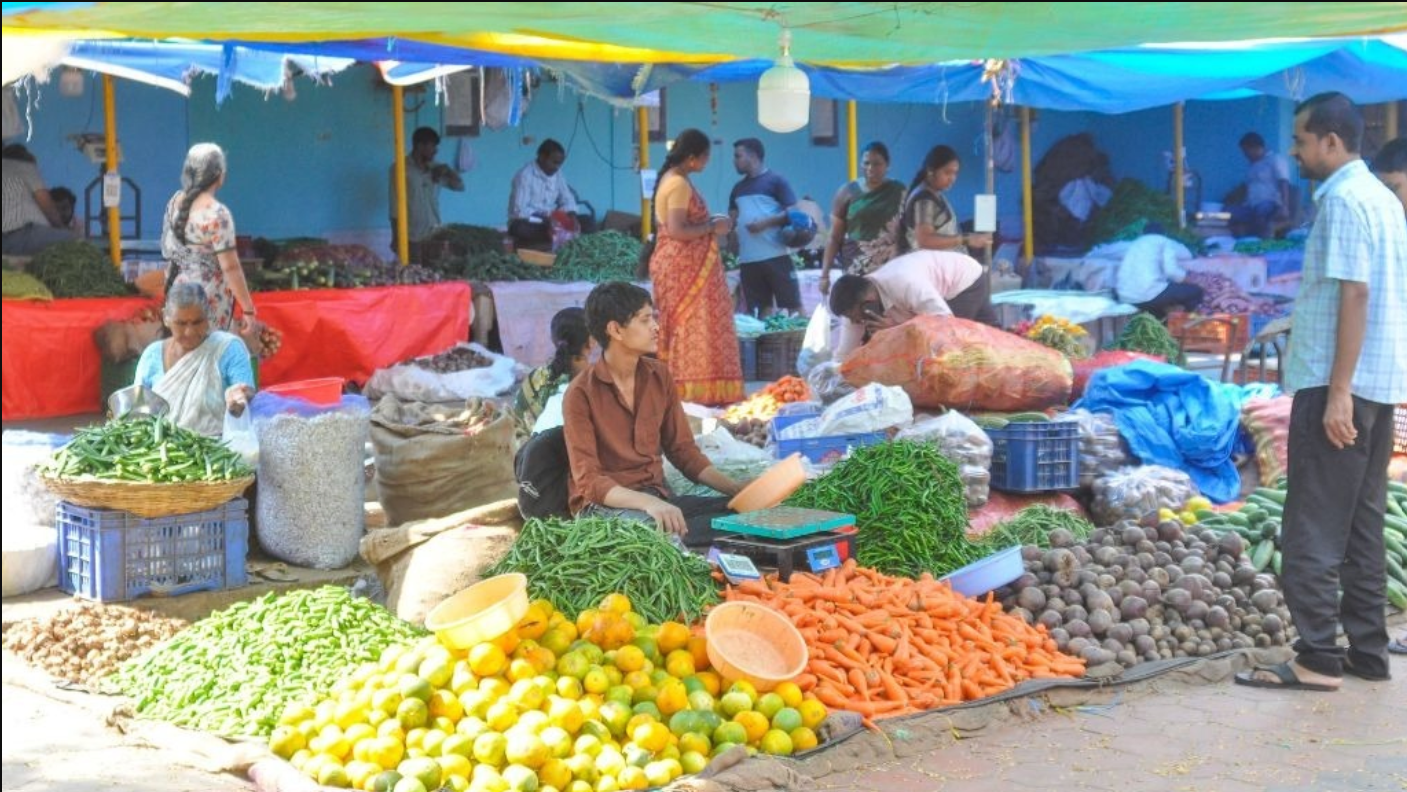 Vegetable prices: આ વખતે 100થી વધુ! તહેવારોની મોસમમાં શાકભાજીના ભાવ આસમાને,સામાન્ય માણસનું બજેટ ખોરવાયું