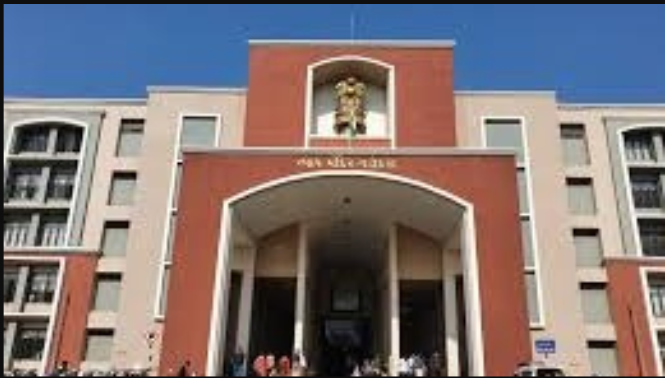 Vadodara: ૭૦,૦૦૦ રૂપિયાની લાંચ લેવા બદલ કાર્યકારી કમિશનર અને શ્રમ અધિકારીને જેલમાં મોકલવામાં આવ્યા