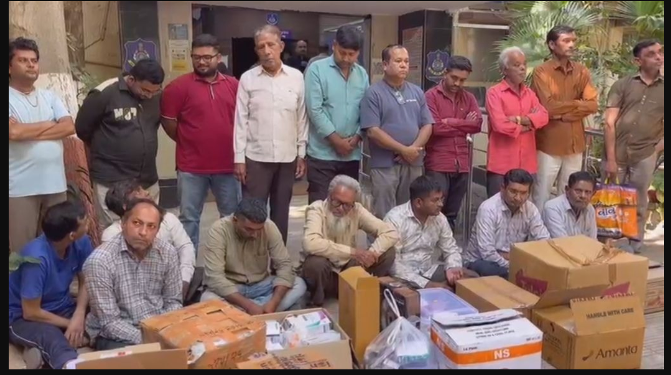 Rajkot: નકલી ડોકટરો સામે પોલીસ કાર્યવાહી, 17 નકલી ડોકટરોની ધરપકડ, જેમાંથી 14 માત્ર ધોરણ 10 અને 12 પાસ છે