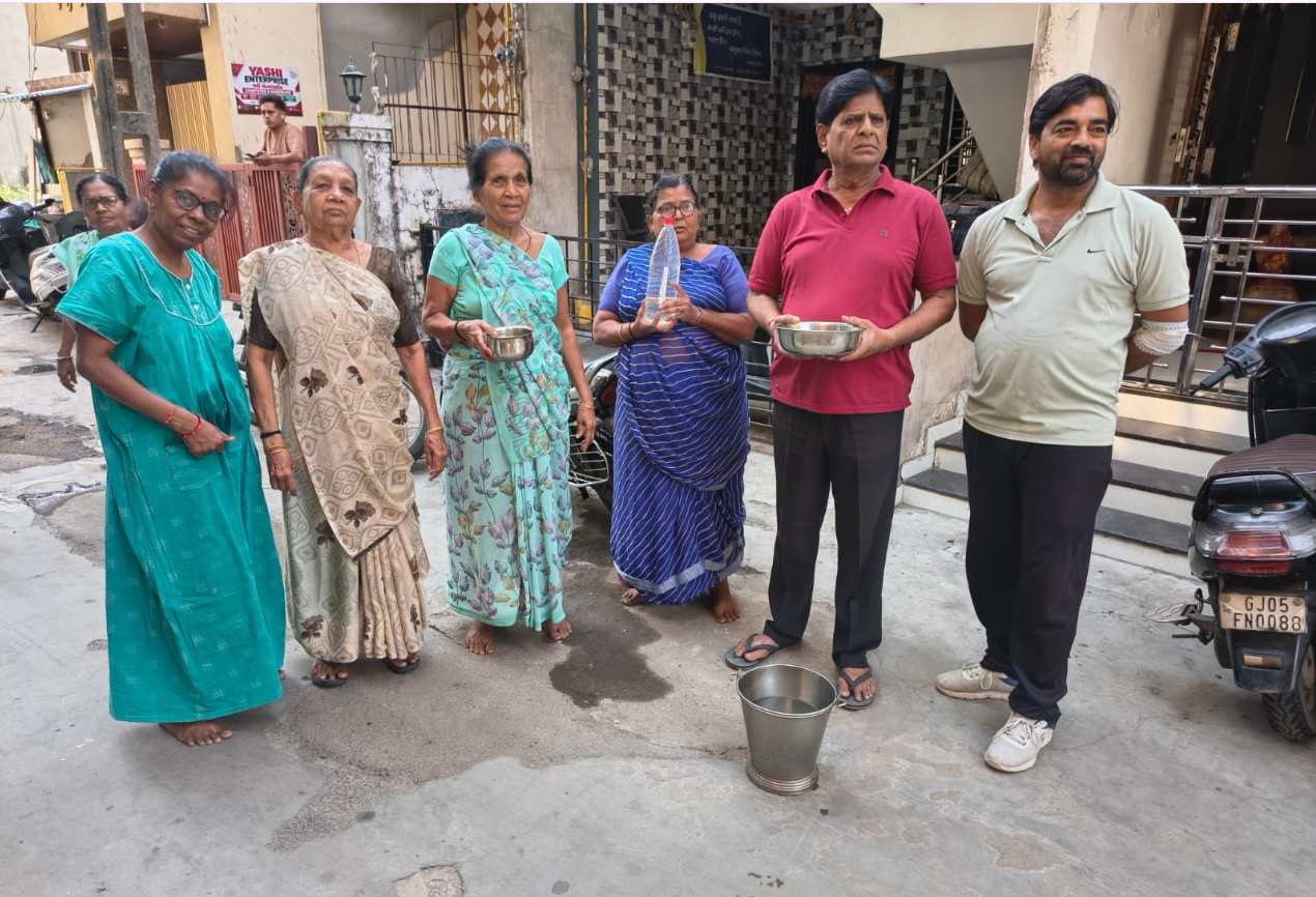 Surat: રહીશો દૂષિત પાણીથી પરેશાન, ભાજપના નેતાએ SMCની નિષ્ફળતાઓ છુપાવવા કરી વિચિત્ર દલીલ
