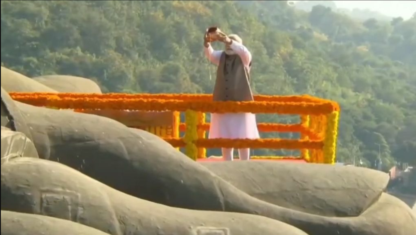 PM Modi IN Gujarat: પ્રધાનમંત્રી મોદીએ સરદાર પટેલને શ્રદ્ધાંજલિ આપી અને 400 કરોડ રૂપિયાના વિકાસ પ્રોજેક્ટ્સનું કર્યું ઉદ્ઘાટન